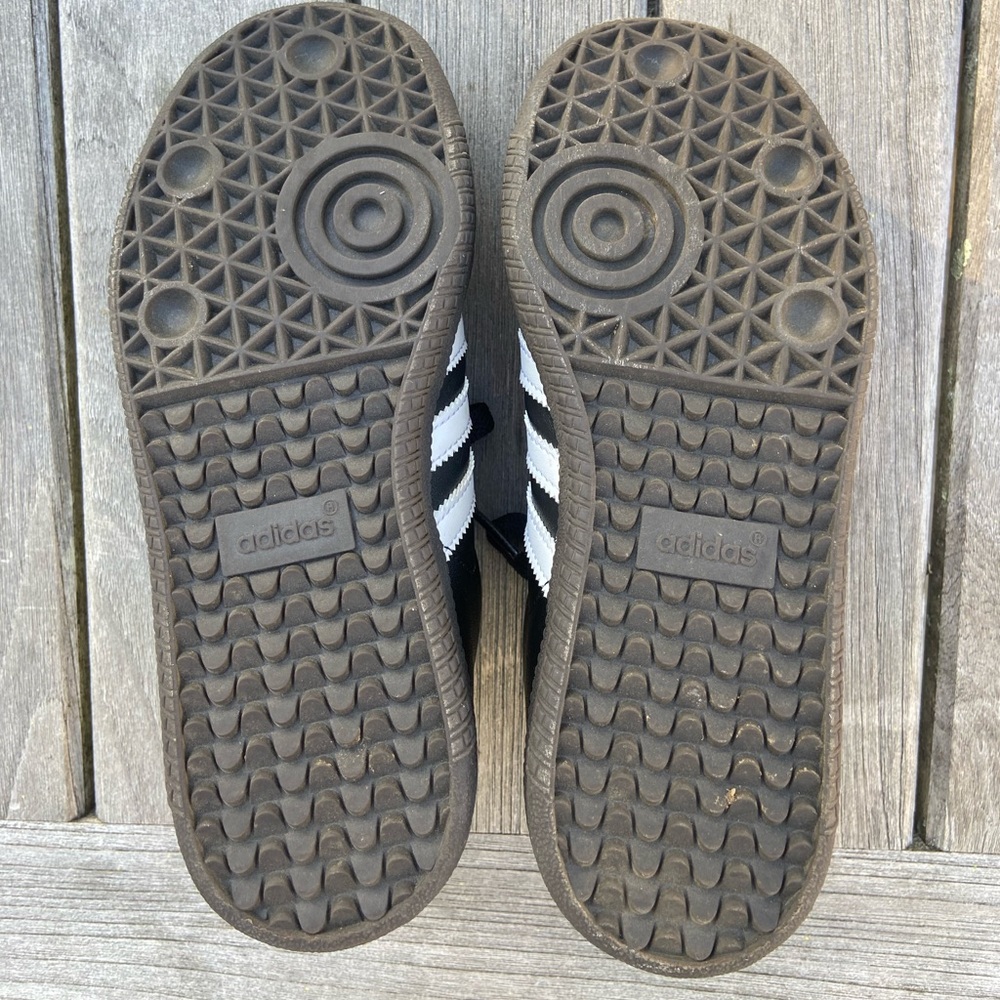 Adidas sambas size 2Y. Like new.